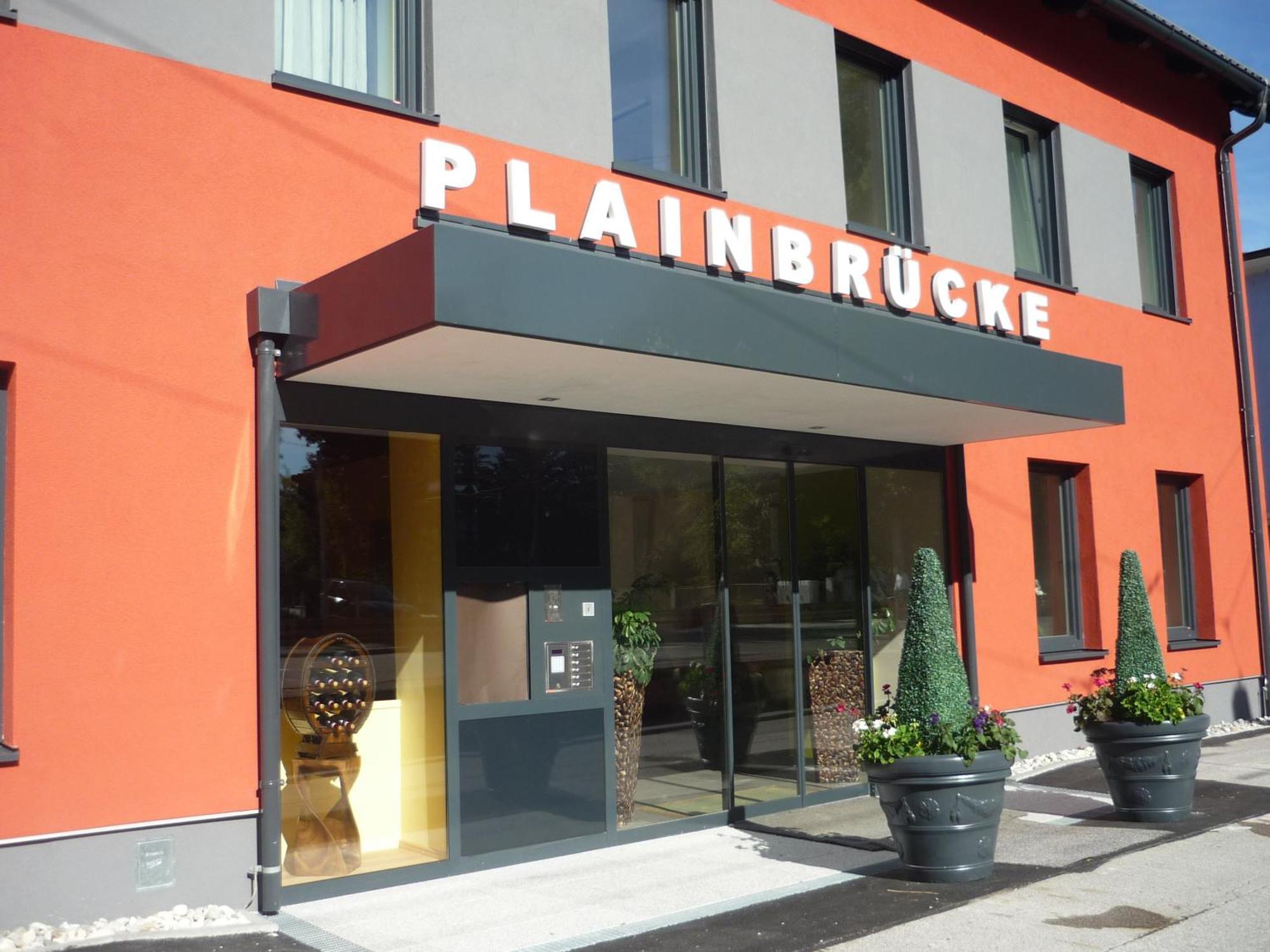 Plainbrücke | Self Check-in 3*